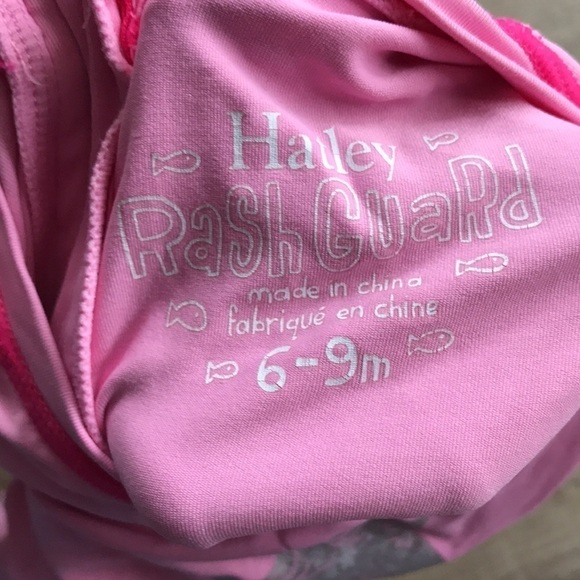 Hatley rashguard bathing suit size 6-9m pink & silver seahorse - Picture 2 of 3